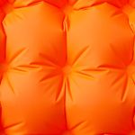 Sport si Outdoor - Camping - Saltele si accesorii pentru somn - Saltele camping - Saltea de camping auto-gonflabila cu perna integrata portocaliu - Infinity.ro