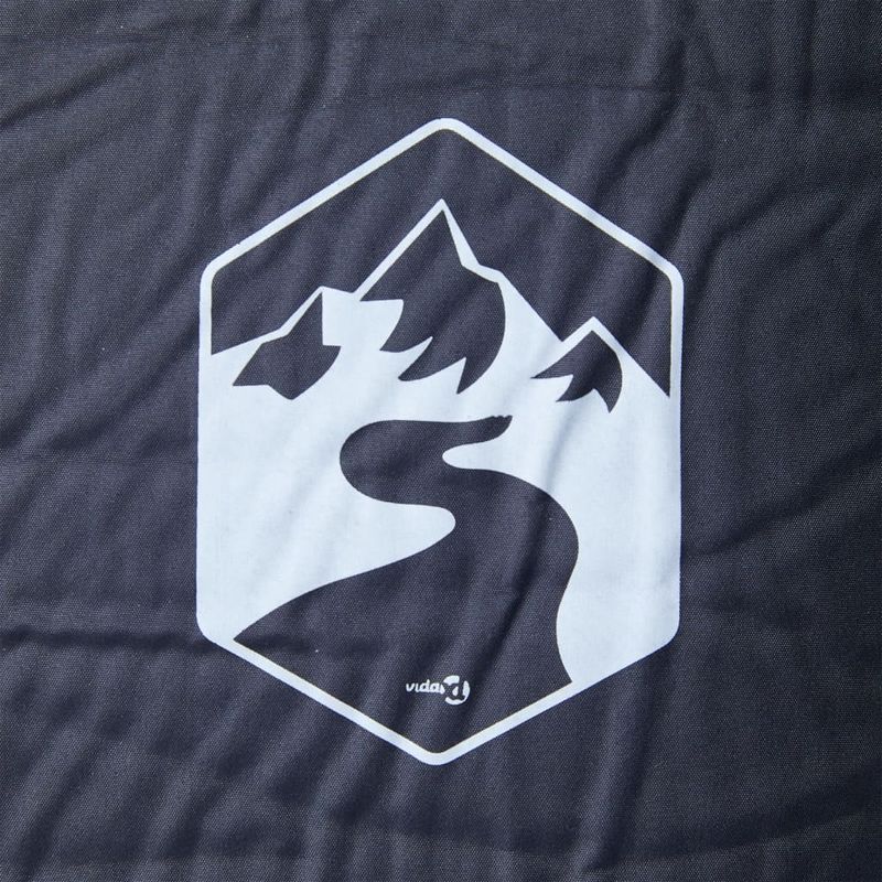Sport si Outdoor - Camping - Saltele si accesorii pentru somn - Saltele camping - Saltea de camping auto-gonflabila, cu perna integrata, gri - Infinity.ro