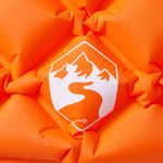 Sport si Outdoor - Camping - Saltele si accesorii pentru somn - Saltele camping - Saltea de camping auto-gonflabila cu perna integrata portocaliu - Infinity.ro