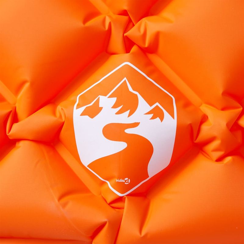 Sport si Outdoor - Camping - Saltele si accesorii pentru somn - Saltele camping - Saltea de camping auto-gonflabila cu perna integrata portocaliu - Infinity.ro