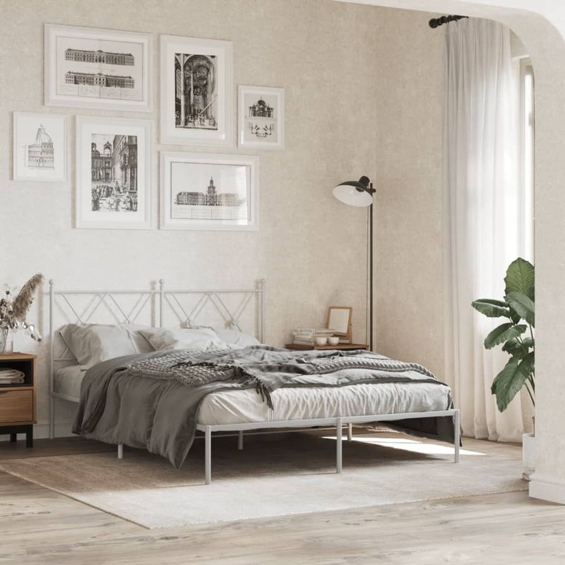 Casa si Gradina - Mobilier - Paturi si accesorii - Paturi - Cadru de pat metalic cu tablie, alb, 135x190 cm - Infinity.ro