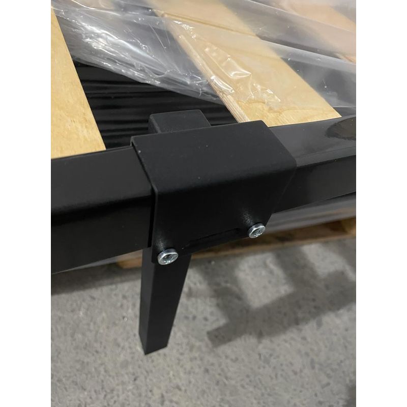 Casa si Gradina - Mobilier - Saltele si somiere - Somiere - Somiera pat Milano 140x200, cu picioare 30 cm, 13 lamele lemn, cadru metal - Infinity.ro