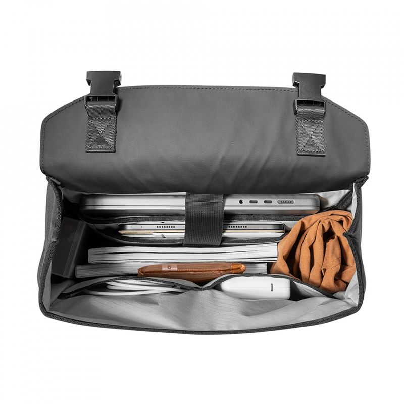 Laptop, Telefoane si Tablete - Laptopuri si accesorii - Accesorii Laptop - Genti laptop - Rucsac Laptop 16a€³, 18l - Tomtoc Flip Laptop Backpack (T64M1D1) - Negru - Infinity.ro