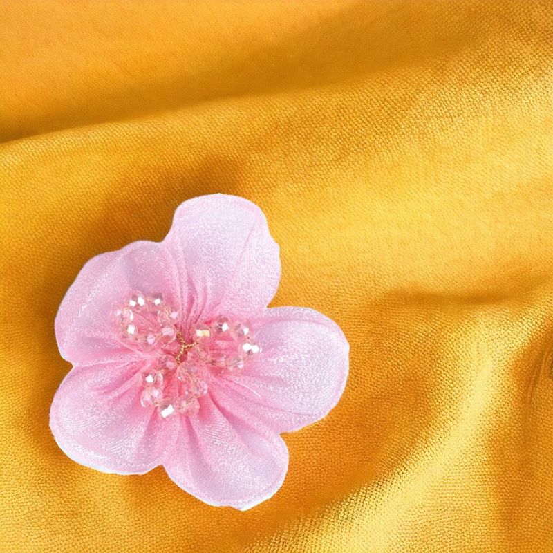 Casa si Gradina - Decoratiuni - DIY - Articole mercerie - Floare din organza cu margele pentru cusut sau lipit pe haine, diametru 4.5 cm, Roz deschis - Infinity.ro