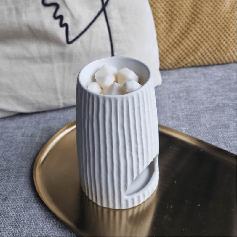 Casa si Gradina - Decoratiuni - Obiecte decorative - Vaze si boluri decorative - Aromatizor ceramic pentru ceara sau ulei, diametru 9 cm, inaltime 14.5cm, Alb ABYZ®™ - Infinity.ro