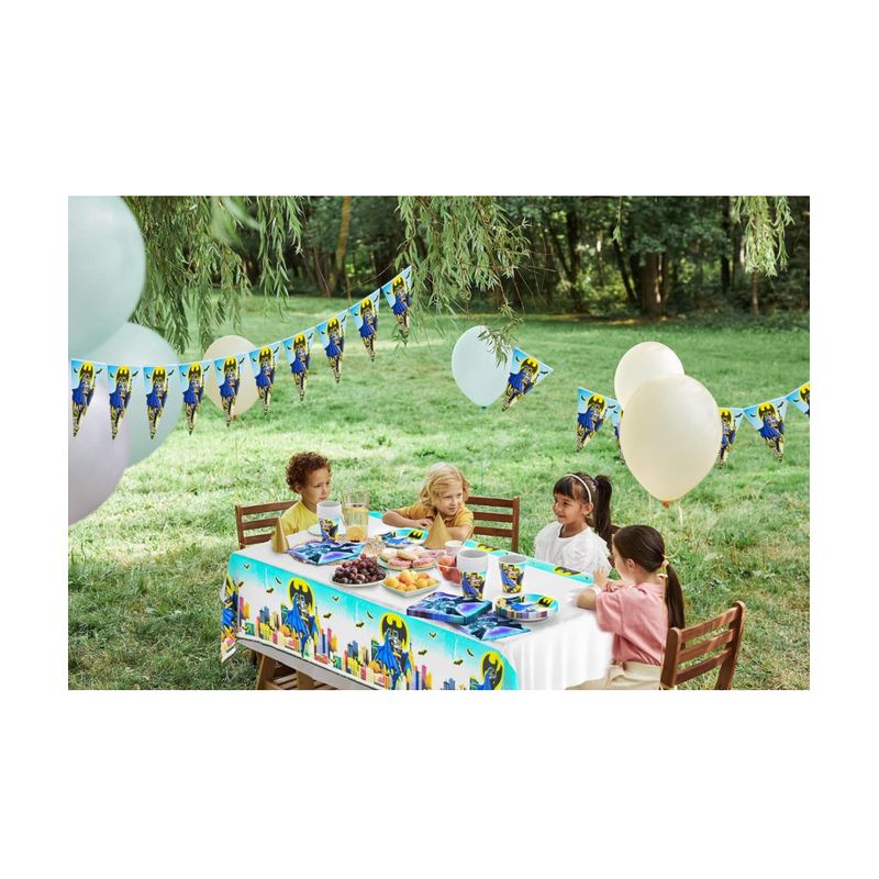 Casa si Gradina/Decoratiuni/Decoratiuni petrecere/Vesela pentru petrecere - Set 89 piese de vesela petrecere Batman pentru 10 copii, accesorii servire si decorarea mesei + 18 baloane, Multicolor - Infinity.ro