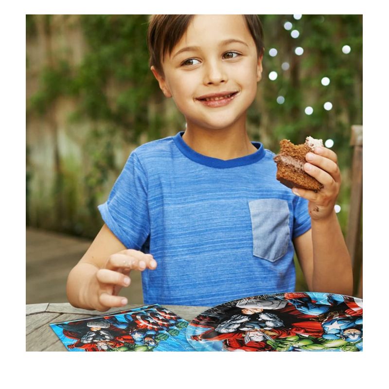 Casa si Gradina/Decoratiuni/Decoratiuni petrecere/Vesela pentru petrecere - Set vesela petrecere Avengers pentru 10 copii, accesorii pentru servirea si decorare mesei  + baloane, Albastru - Infinity.ro