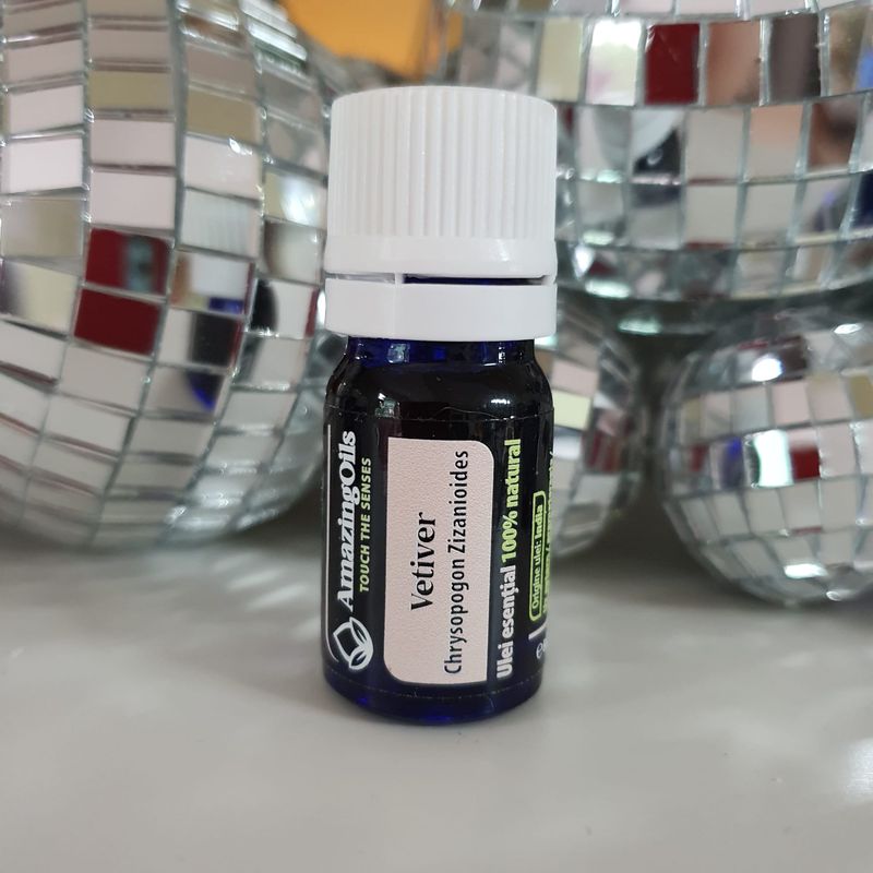 Casa si Gradina - Decoratiuni - Aromaterapie si lumanari - Uleiuri esentiale aromaterapie - Ulei esential 100% pur, VETIVER OIL (Chrysopogon zizanioides), 5 ml - Infinity.ro