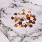 Jucarii, Copii si Bebe - Jucarii si jocuri - Jucarii & jocuri educative - Seturi de artizanat - Set 35 pietre decorative de mozaic din sticla Crisalida, 10 x 10 mm, Maro - Infinity.ro