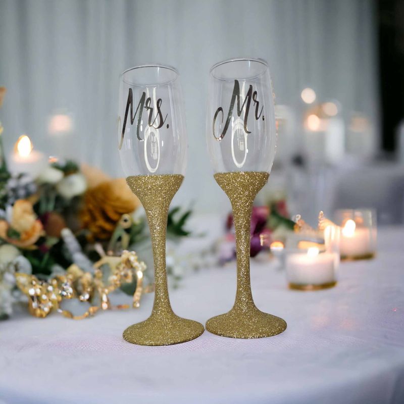 Market - Cadouri - Cadouri personalizate - Set 2 pahare nunta, miri, nasi, personalizate "Mr.", "Mrs." si sclipici auriu - Infinity.ro