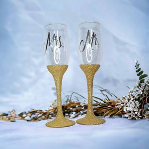Set 2 pahare nunta, miri, nasi, personalizate "Mr.", "Mrs." si sclipici auriu