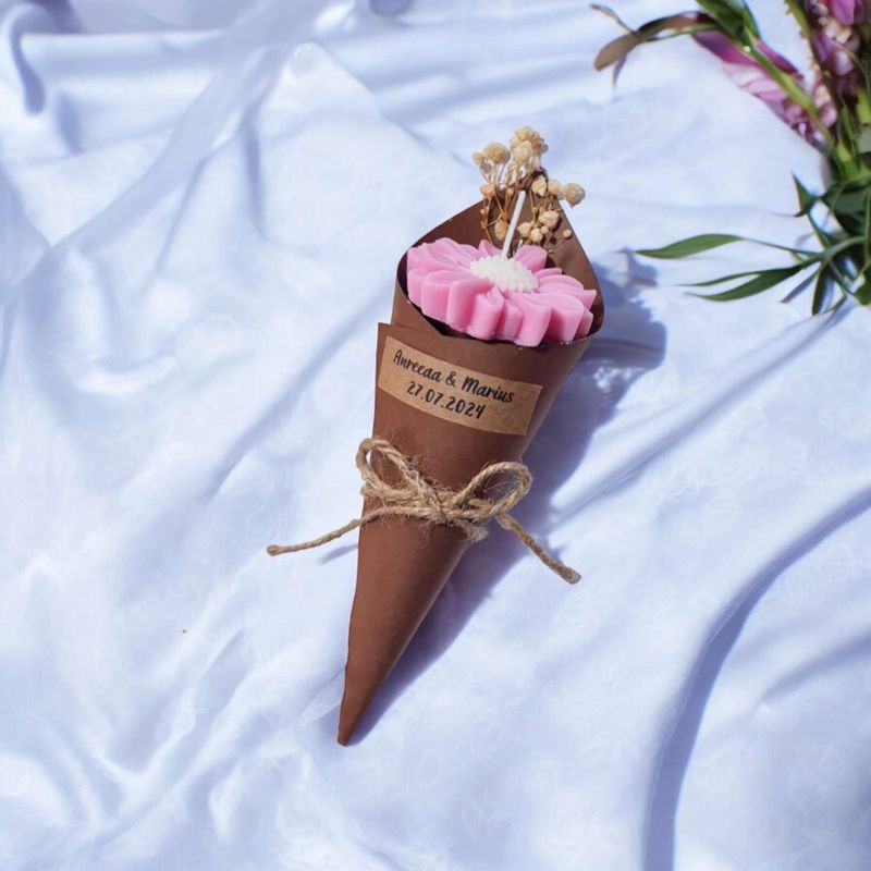 Market - Cadouri - Cadouri personalizate - Marturii elegante Nunta / Botez buchetel lumanare margareta si flori uscate - Infinity.ro