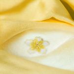 Casa si Gradina - Decoratiuni - DIY - Articole mercerie - Floare textila cu margele pentru decorare haine, diametru 8 cm, Galben - Infinity.ro