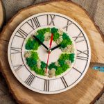 Casa si Gradina - Decoratiuni - Ceasuri - Ceas de Perete Personalizat HH1527 din lemn Personalizat cu Licheni - 40x40 cm - Infinity.ro