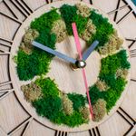 Casa si Gradina - Decoratiuni - Ceasuri - Ceas de Perete Personalizat HH1527 din lemn Personalizat cu Licheni - 40x40 cm - Infinity.ro