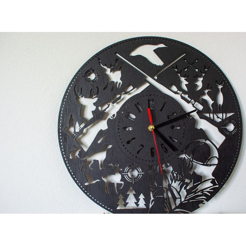 Casa si Gradina - Decoratiuni - Ceasuri - Ceas Decorativ Personalizabil HandyHands din lemn HH264 Vanatoare - 29 L x 29 H (cm) - Infinity.ro