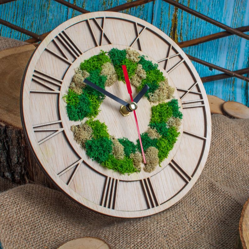 Casa si Gradina - Decoratiuni - Ceasuri - Ceas de Perete Personalizat HH1527 din lemn Personalizat cu Licheni - 50x50 cm - Infinity.ro