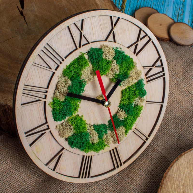 Casa si Gradina - Decoratiuni - Ceasuri - Ceas de Perete Personalizat HH1527 din lemn Personalizat cu Licheni - 50x50 cm - Infinity.ro