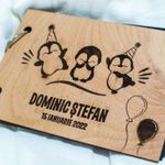 Market - Cadouri - Rame si albume foto - Album Foto Personalizat din lemn model Pinguini de Botez GuestBook HH1553 30x21 cm - Infinity.ro