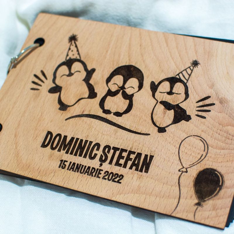 Market - Cadouri - Rame si albume foto - Album Foto Personalizat din lemn model Pinguini de Botez GuestBook HH1553 30x21 cm - Infinity.ro