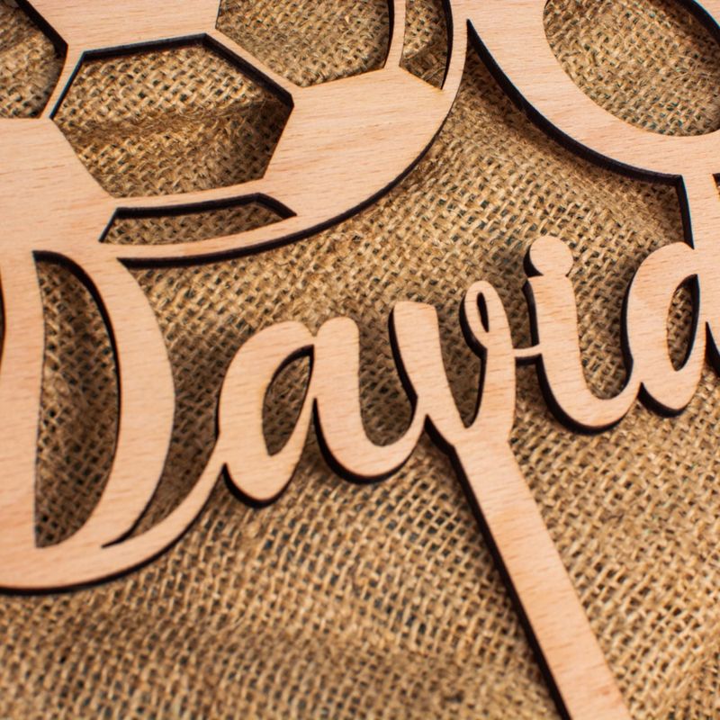 Casa si Gradina - Decoratiuni - Decoratiuni petrecere - Accesorii pentru petrecere - Topper Aniversare Personalizabil din lemn HH1558 Minge de Fotbal 12x15 cm - Infinity.ro