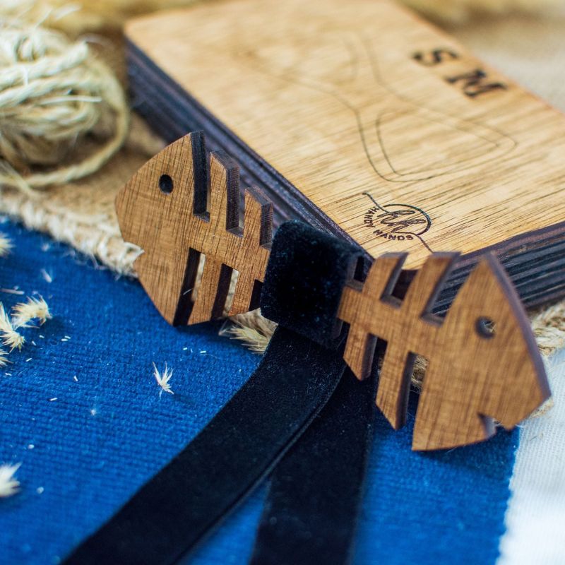 Fashion, accesorii si bijuterii - Barbati - Accesorii barbati - Cravate si papioane barbati - Papion din Lemn HH335, Handmade, in Cutie Premium Personalizata - Infinity.ro