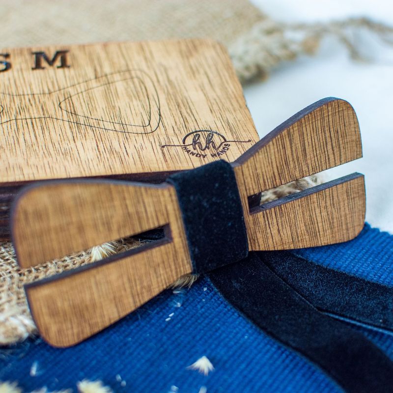 Fashion, accesorii si bijuterii - Barbati - Accesorii barbati - Cravate si papioane barbati - Papion din Lemn HH290, Handmade, in Cutie Premium Personalizata - Infinity.ro