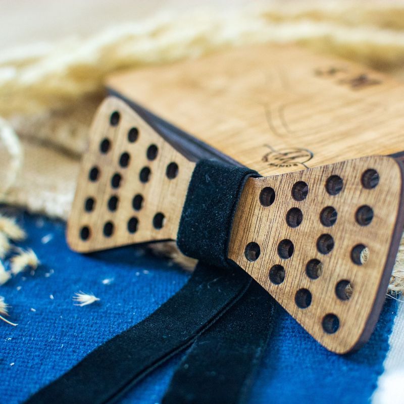 Fashion, accesorii si bijuterii - Barbati - Accesorii barbati - Cravate si papioane barbati - Papion din Lemn HH342, Handmade, in Cutie Premium Personalizata - Infinity.ro