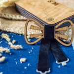 Fashion, accesorii si bijuterii - Barbati - Accesorii barbati - Cravate si papioane barbati - Papion din Lemn HH319, Handmade, in Cutie Premium Personalizata - Infinity.ro
