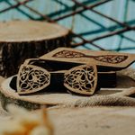 Fashion, accesorii si bijuterii - Barbati - Accesorii barbati - Cravate si papioane barbati - Papion din lemn HH976 Personalizat in Cutie Premium Cadou 11.5x5 cm - Infinity.ro