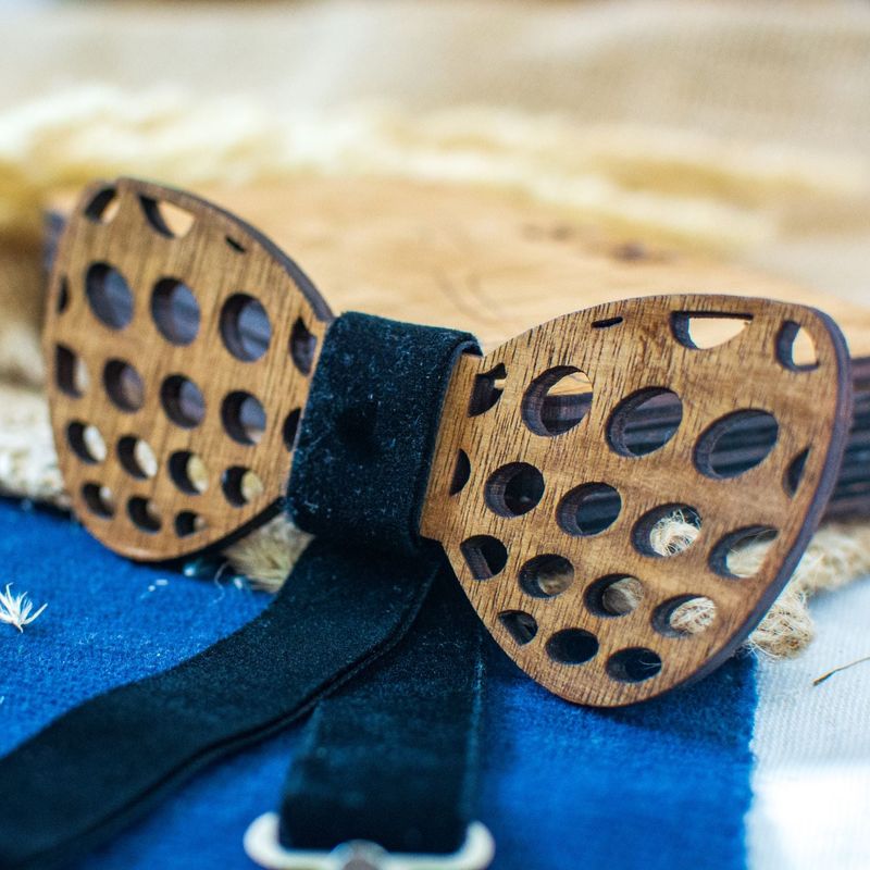 Fashion, accesorii si bijuterii - Barbati - Accesorii barbati - Cravate si papioane barbati - Papion din Lemn HH346, Handmade, in Cutie Premium Personalizata - Infinity.ro