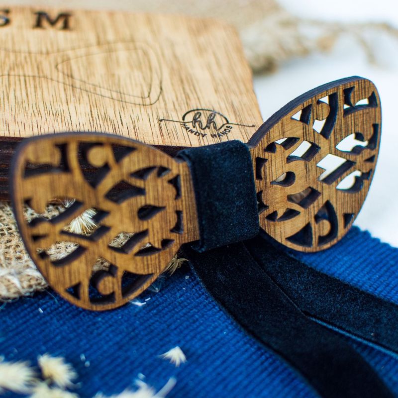 Fashion, accesorii si bijuterii - Barbati - Accesorii barbati - Cravate si papioane barbati - Papion din Lemn HH279, Handmade, in Cutie Premium Personalizata - Infinity.ro