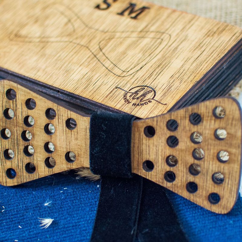 Fashion, accesorii si bijuterii - Barbati - Accesorii barbati - Cravate si papioane barbati - Papion din Lemn HH342, Handmade, in Cutie Premium Personalizata - Infinity.ro