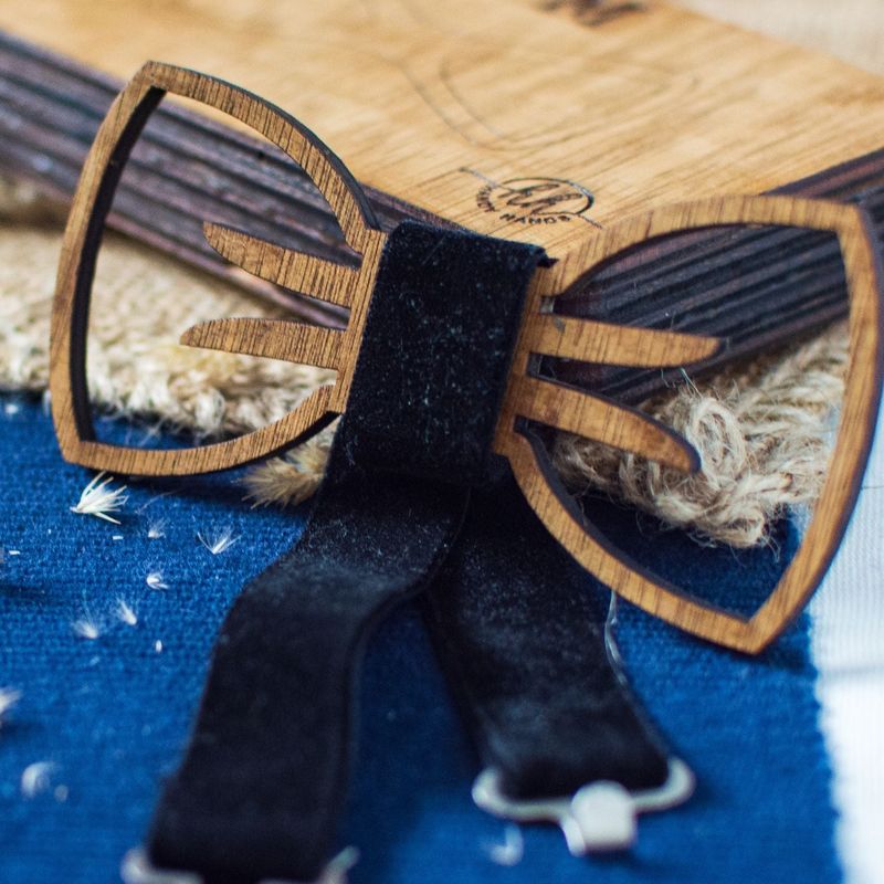 Fashion, accesorii si bijuterii - Barbati - Accesorii barbati - Cravate si papioane barbati - Papion din Lemn HH362, Handmade, in Cutie Premium Personalizata - Infinity.ro