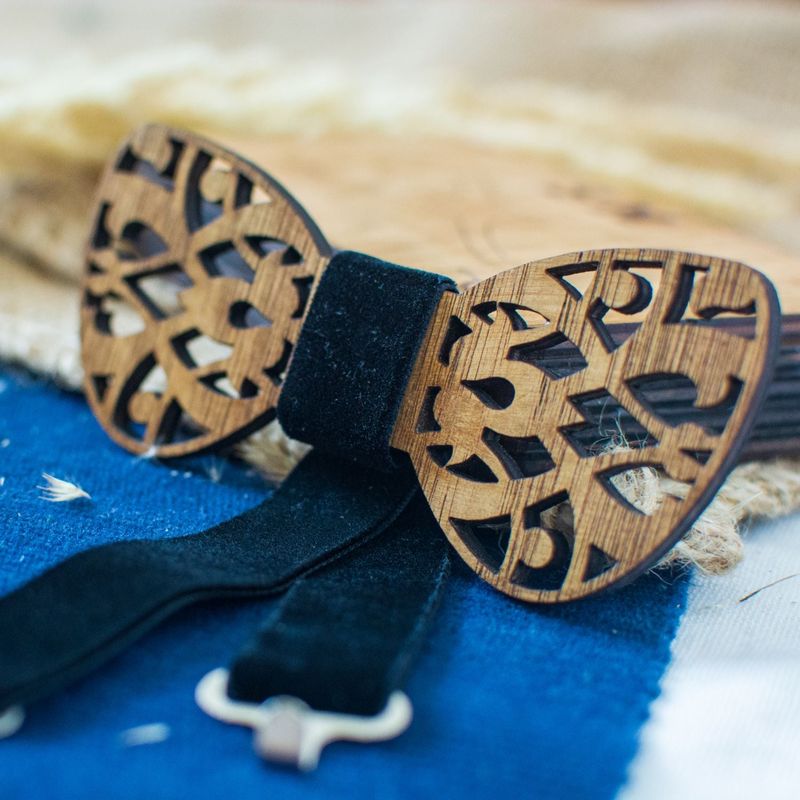 Fashion, accesorii si bijuterii - Barbati - Accesorii barbati - Cravate si papioane barbati - Papion din Lemn HH279, Handmade, in Cutie Premium Personalizata - Infinity.ro