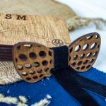 Fashion, accesorii si bijuterii - Barbati - Accesorii barbati - Cravate si papioane barbati - Papion din Lemn HH346, Handmade, in Cutie Premium Personalizata - Infinity.ro