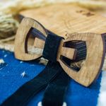 Fashion, accesorii si bijuterii - Barbati - Accesorii barbati - Cravate si papioane barbati - Papion din Lemn HH340, Handmade, in Cutie Premium Personalizata - Infinity.ro