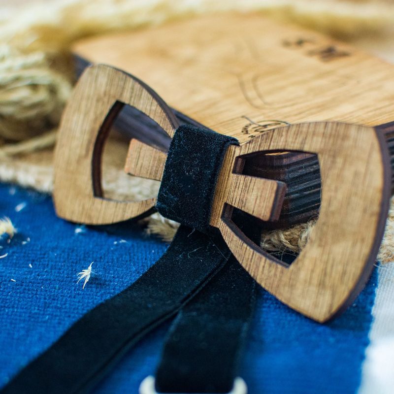 Fashion, accesorii si bijuterii - Barbati - Accesorii barbati - Cravate si papioane barbati - Papion din Lemn HH340, Handmade, in Cutie Premium Personalizata - Infinity.ro