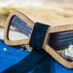 Fashion, accesorii si bijuterii - Barbati - Accesorii barbati - Cravate si papioane barbati - Papion din Lemn HH339, Handmade, in Cutie Premium Personalizata - Infinity.ro