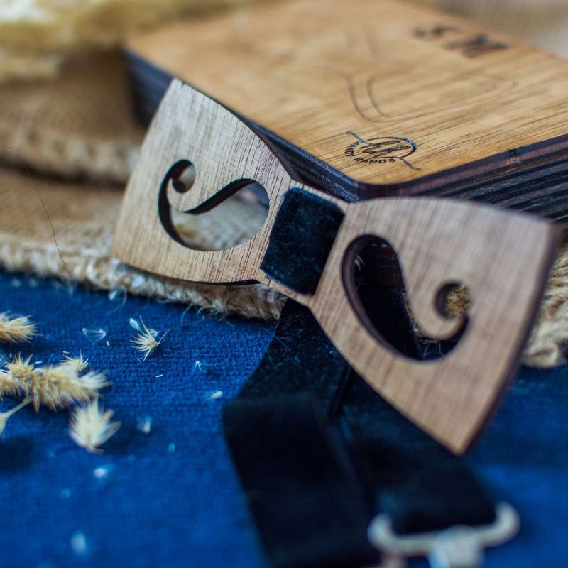 Fashion, accesorii si bijuterii - Barbati - Accesorii barbati - Cravate si papioane barbati - Papion din Lemn HH289, Handmade, in Cutie Premium Personalizata - Infinity.ro