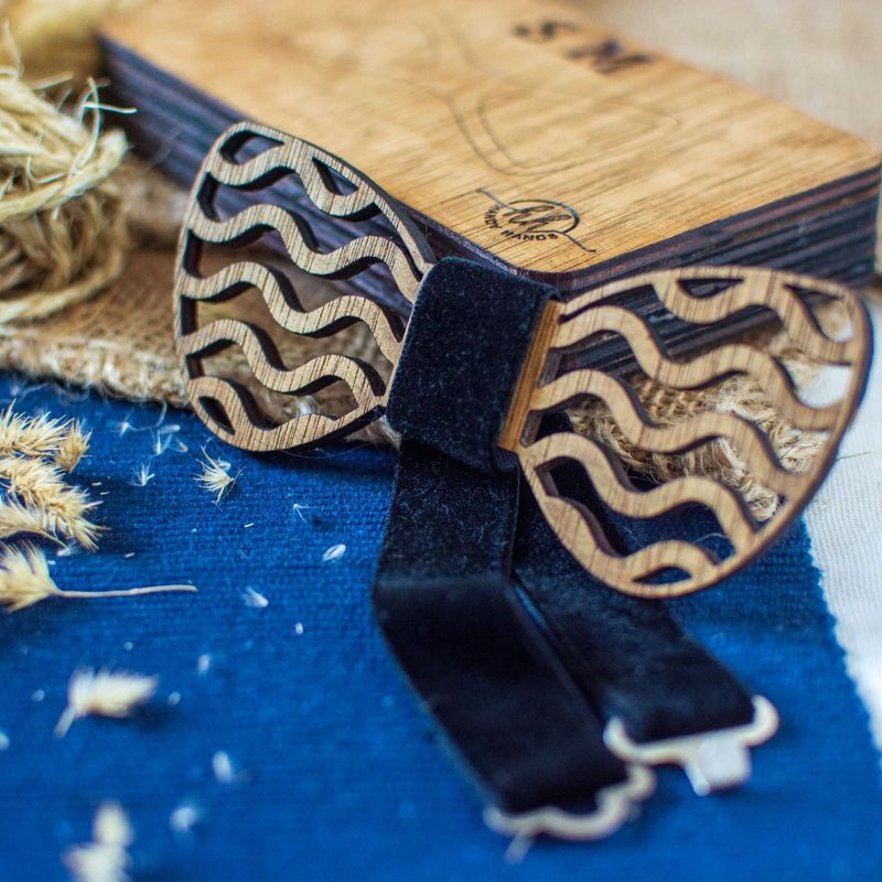 Fashion, accesorii si bijuterii - Barbati - Accesorii barbati - Cravate si papioane barbati - Papion din Lemn HH329, Handmade, in Cutie Premium Personalizata - Infinity.ro