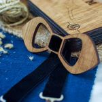 Fashion, accesorii si bijuterii - Barbati - Accesorii barbati - Cravate si papioane barbati - Papion din Lemn HH367, Handmade, in Cutie Premium Personalizata - Infinity.ro