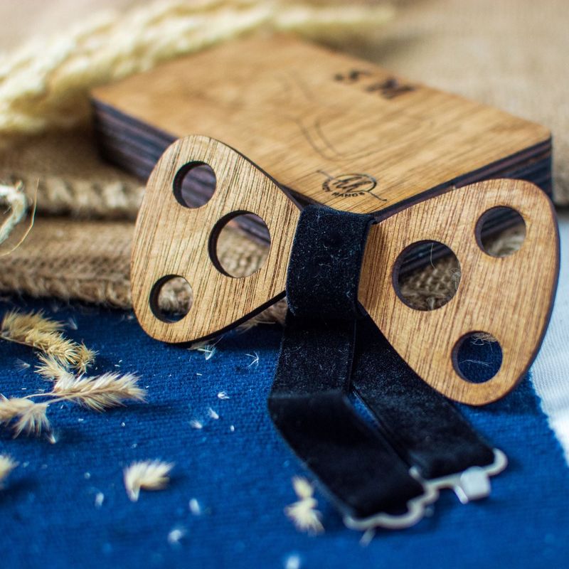 Fashion, accesorii si bijuterii - Barbati - Accesorii barbati - Cravate si papioane barbati - Papion din Lemn HH369, Handmade, in Cutie Premium Personalizata - Infinity.ro