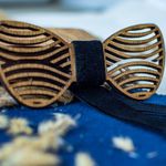 Fashion, accesorii si bijuterii - Barbati - Accesorii barbati - Cravate si papioane barbati - Papion din Lemn HH351, Handmade, in Cutie Premium Personalizata - Infinity.ro