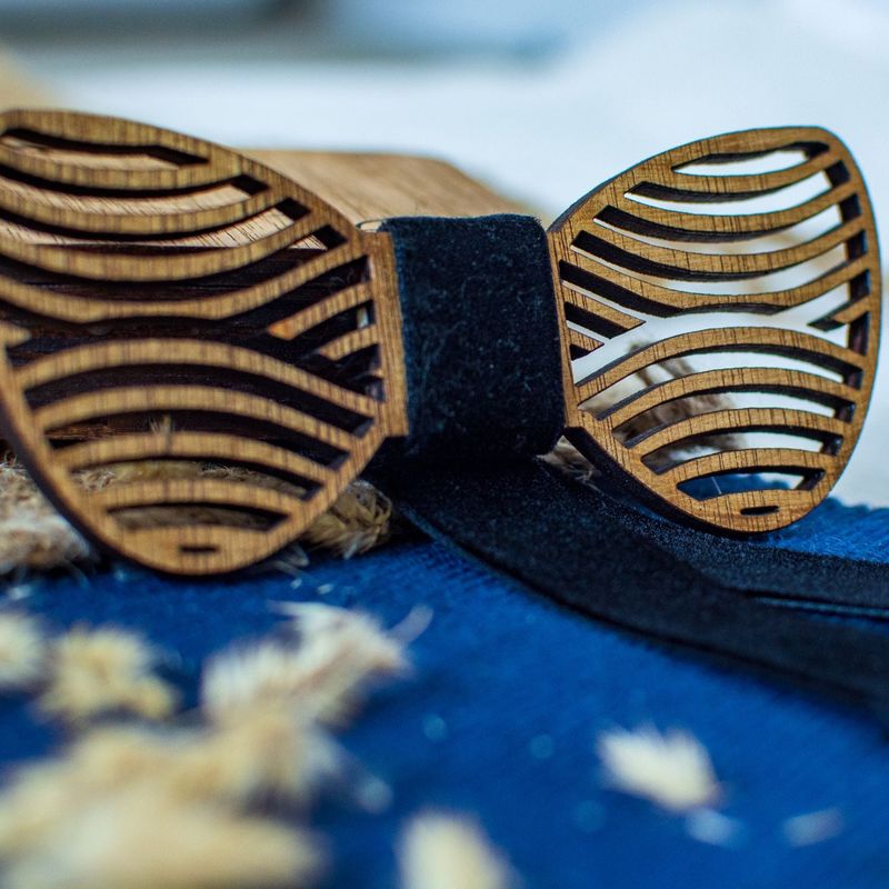 Fashion, accesorii si bijuterii - Barbati - Accesorii barbati - Cravate si papioane barbati - Papion din Lemn HH351, Handmade, in Cutie Premium Personalizata - Infinity.ro