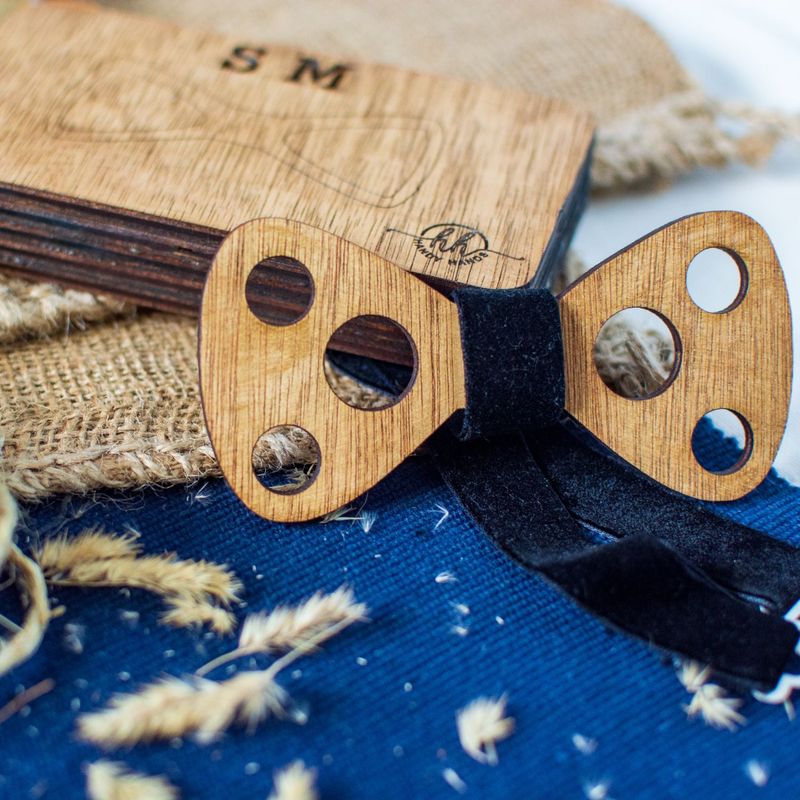 Fashion, accesorii si bijuterii - Barbati - Accesorii barbati - Cravate si papioane barbati - Papion din Lemn HH369, Handmade, in Cutie Premium Personalizata - Infinity.ro