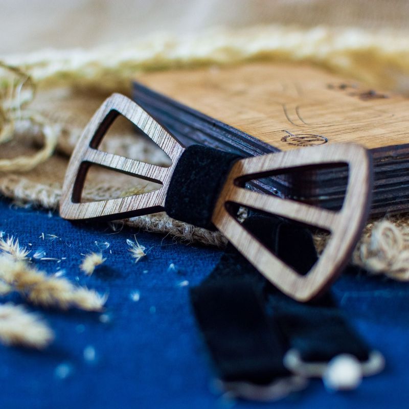 Fashion, accesorii si bijuterii - Barbati - Accesorii barbati - Cravate si papioane barbati - Papion din Lemn HH326, Handmade, in Cutie Premium Personalizata - Infinity.ro