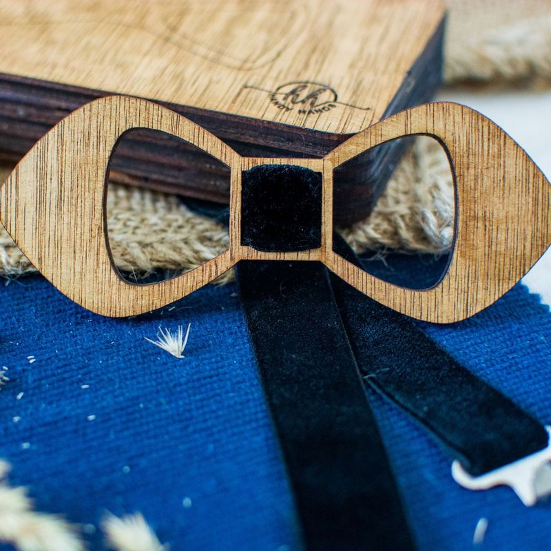 Fashion, accesorii si bijuterii - Barbati - Accesorii barbati - Cravate si papioane barbati - Papion din Lemn HH367, Handmade, in Cutie Premium Personalizata - Infinity.ro