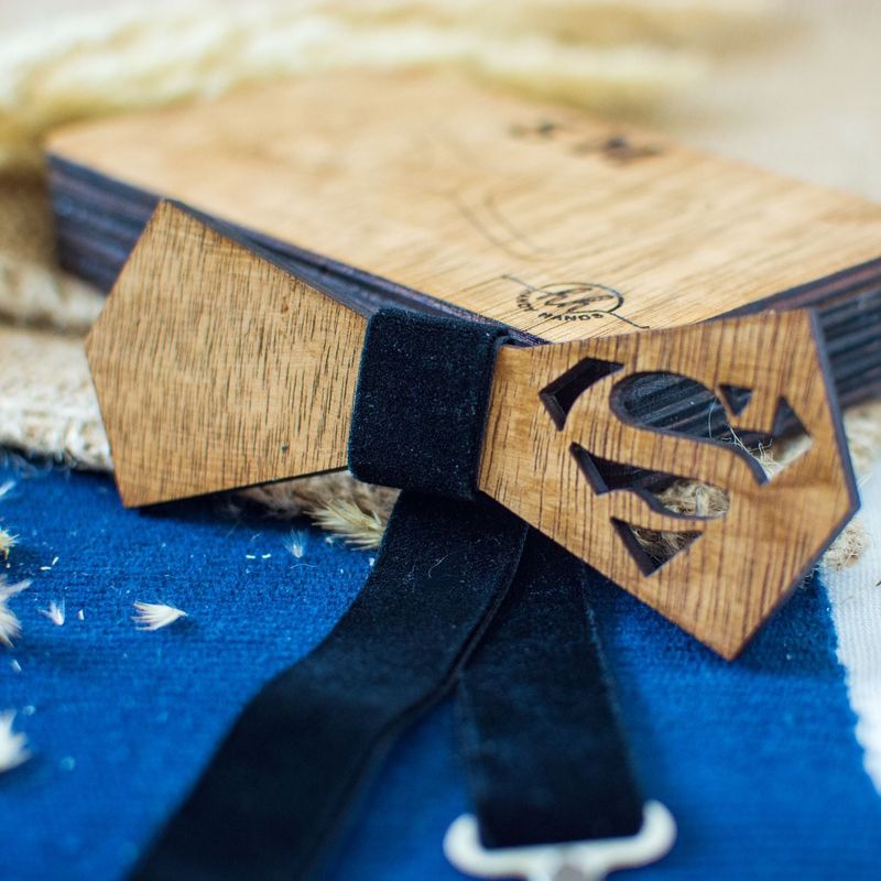 Fashion, accesorii si bijuterii - Barbati - Accesorii barbati - Cravate si papioane barbati - Papion din Lemn HH297, Handmade, in Cutie Premium Personalizata - Infinity.ro