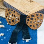 Fashion, accesorii si bijuterii - Barbati - Accesorii barbati - Cravate si papioane barbati - Papion din Lemn HH360, Handmade, in Cutie Premium Personalizata - Infinity.ro